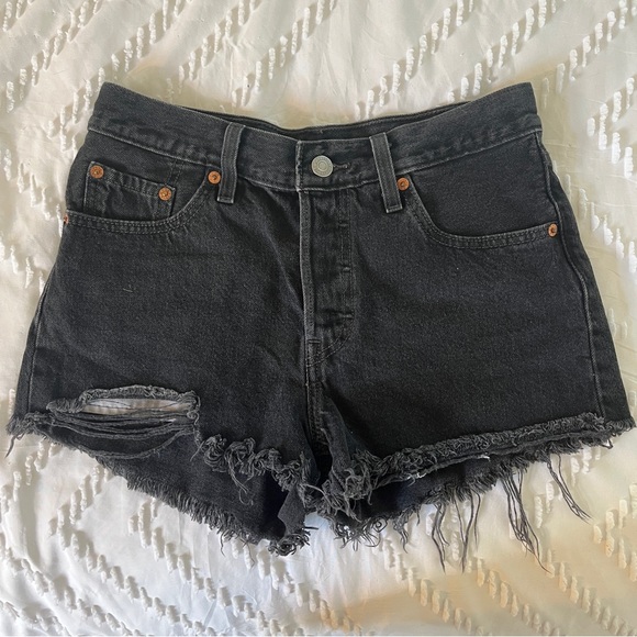 Levi’s 501 black denim cutoff shorts 25 - Picture 1 of 5
